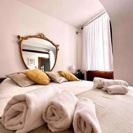 Gens Iulia Luxury Appartament * 로마